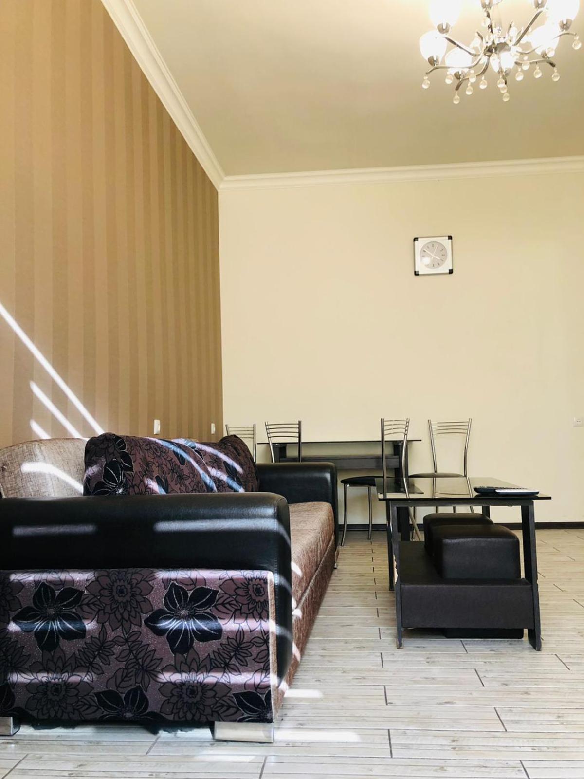 Apartment On Bagramyan Street L010 エレバン エクステリア 写真